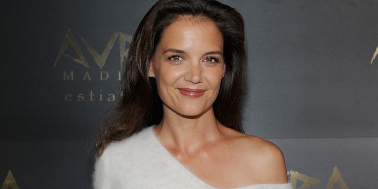 Fans Memuji Stretch Mark yang Terlihat Pada Katie Holmes