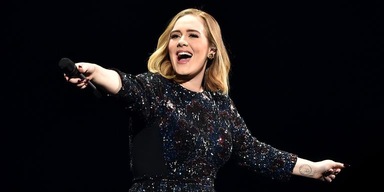 Lihat Penampilan Adele Saat Mengenakan Oscar de la Renta