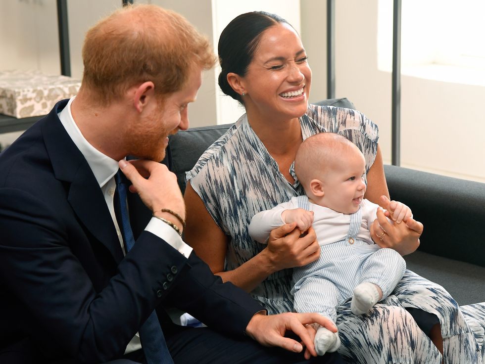 Meghan Markle dan Pangeran Harry Bagikan Foto Terbaru Archie