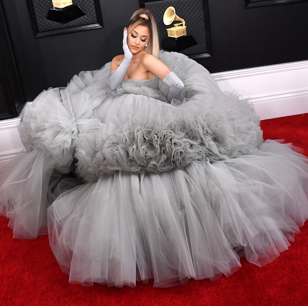 Ariana Grande Tampil Memukau Seperti Cinderella di Grammy