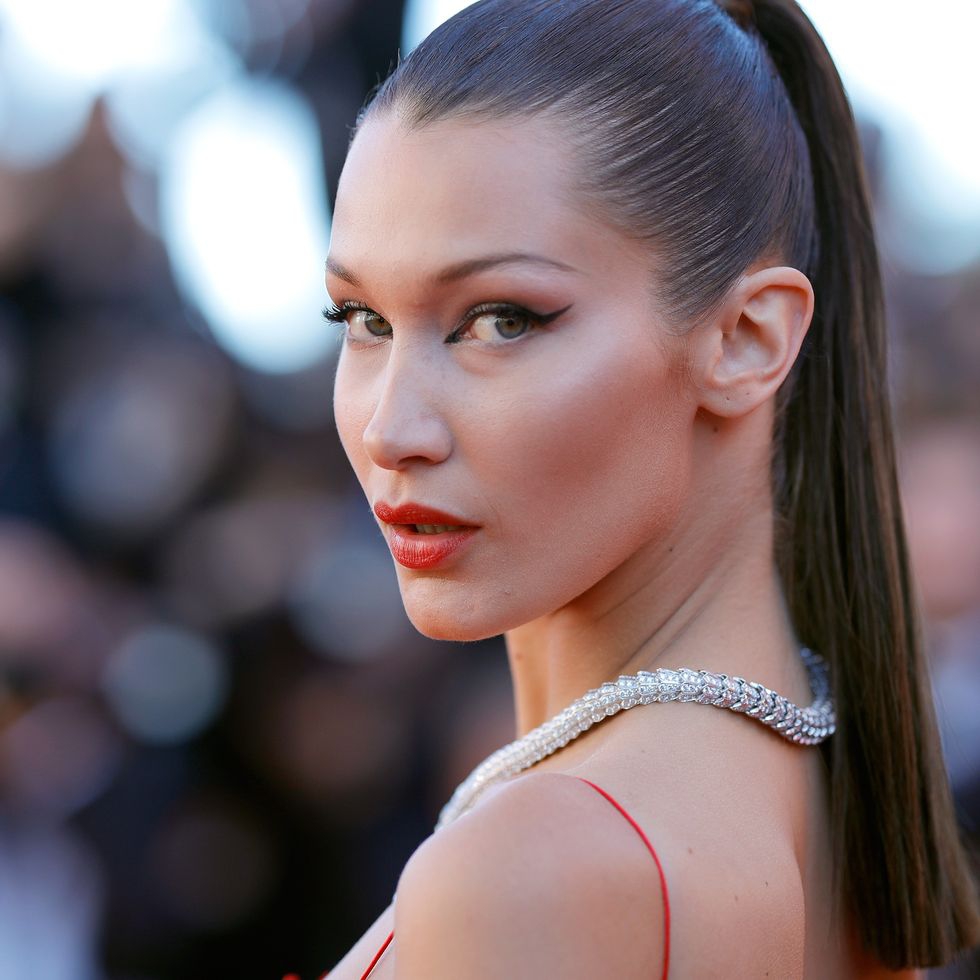 Bella Hadid Kenakan Bikini Denim Saat Liburan di St. Barts