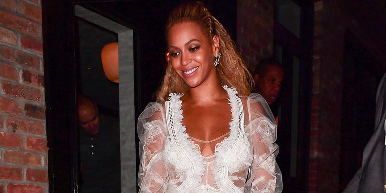 Gaun Beyoncé Saat Memperbaharui Janji Pernikahannya