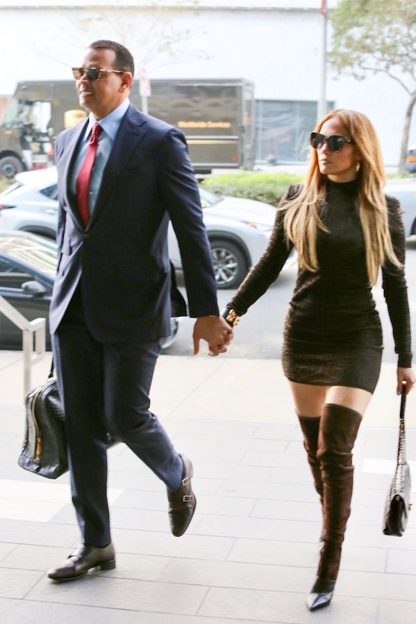 Jennifer Lopez dan Alex Rodriguez Kenakan Busana yang Serasi