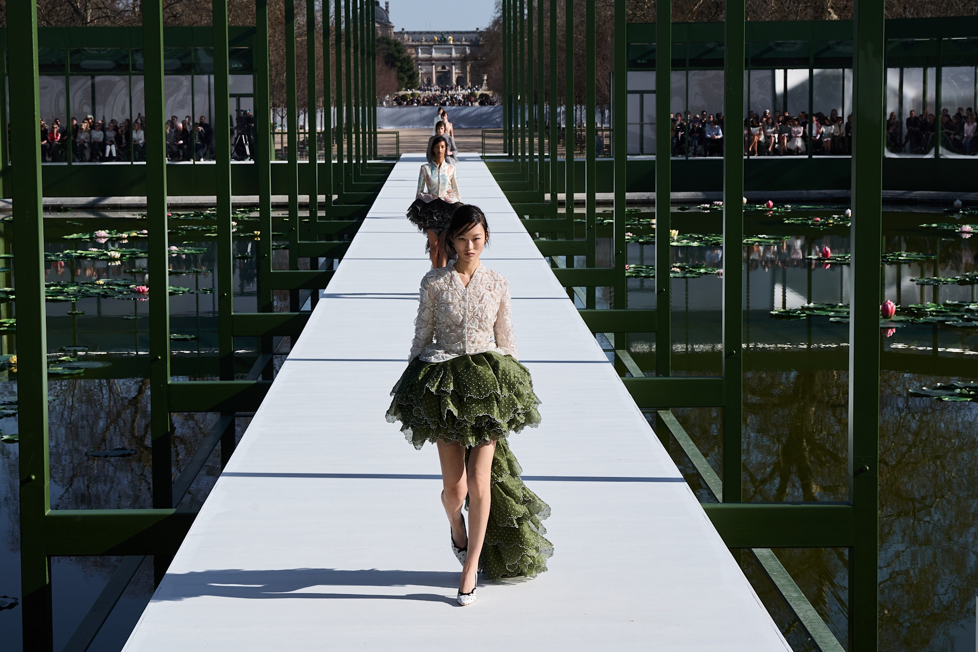 Jonathan Anderson Membawa Dior Cruise 2028 Kembali ke Shanghai