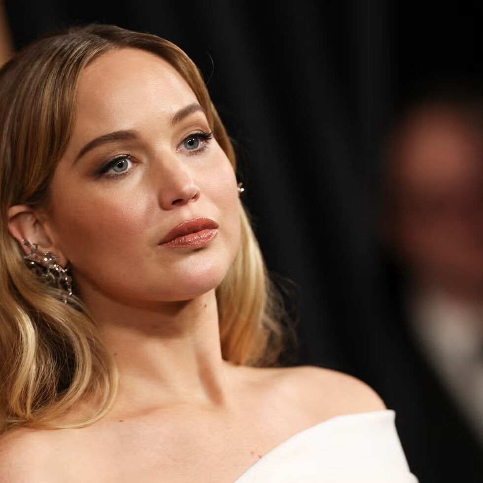 Jennifer Lawrence Terbuka soal Prosedur Bedah Plastik yang Dijalani Setelah Melahirkan Anak Kedua