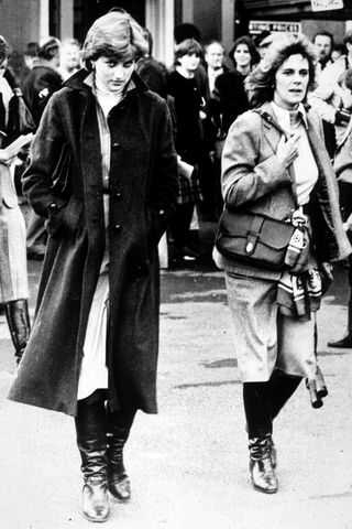 Lady Diana Spencer dan Camilla Parker Bowles tengah bersama pada 1980