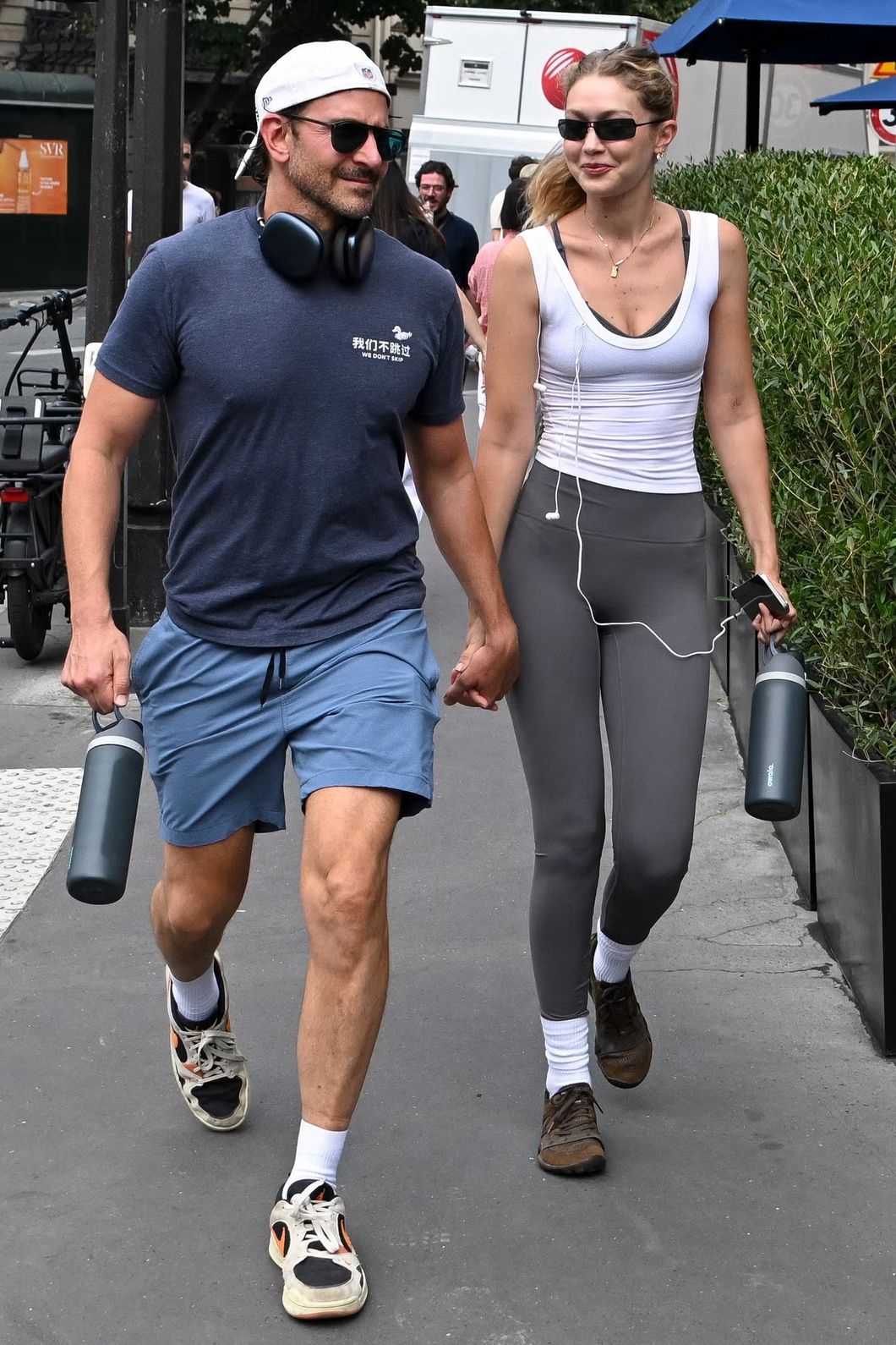 Gigi Hadid & Bradley Cooper Tampak Kenakan Cicin Pasangan, Apa Ini Pertanda?