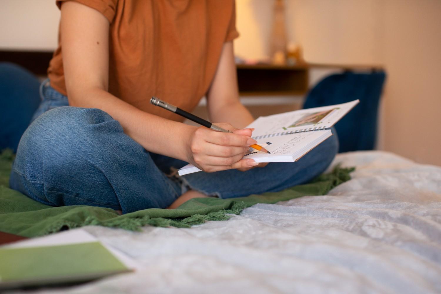 Kelola Stres Lebih Mudah dengan Kebiasaan Journaling