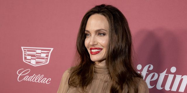 Angelina Jolie Katakan Bahwa Buku Barunya Adalah Untuk