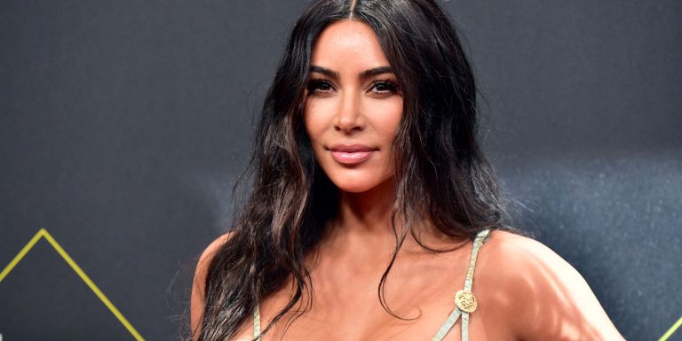 Kim Kardashian Membantah Bahwa Selama Ini Keluarganya Telah Mempromosikan Standar Kecantikan yang Tidak Dapat Dicapai