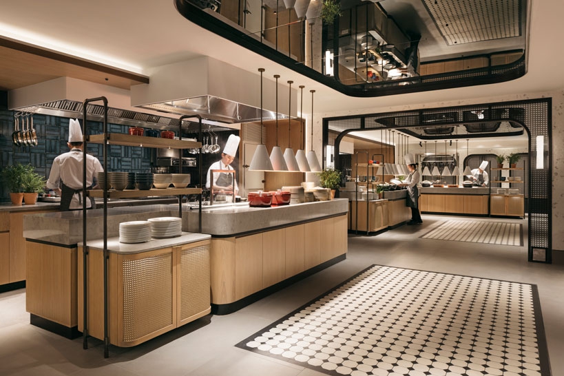 Residential Style Kitchens di Estate - Courtesy of Hilton Singapore Orchard