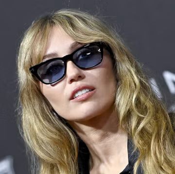 Miley Cyrus Mulai Perayaan 20 Tahun Hannah Montana dengan Tampilan yang Terasa Familiar