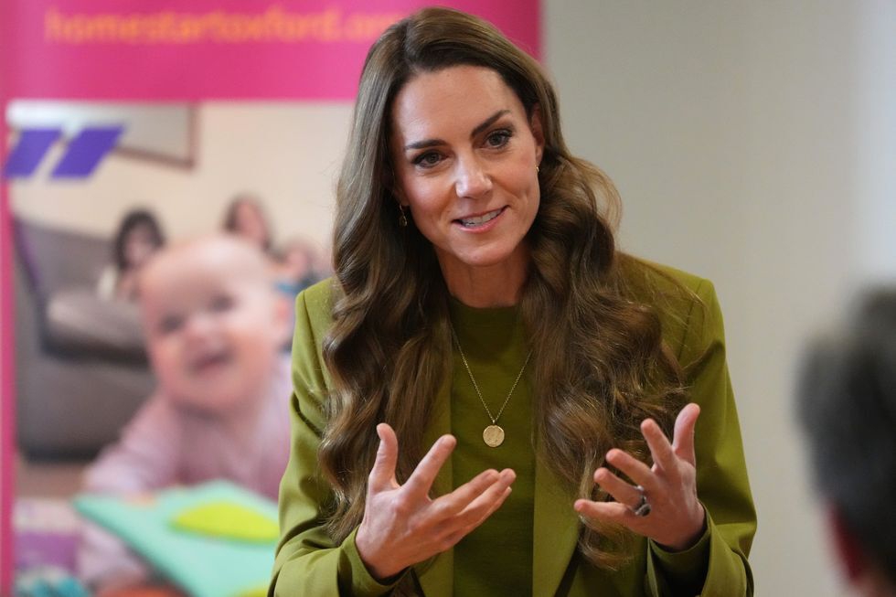 Princess Kate Menunjukkan Rasa Cinta pada Anak-Anaknya Lewat Kalung Terbarunya