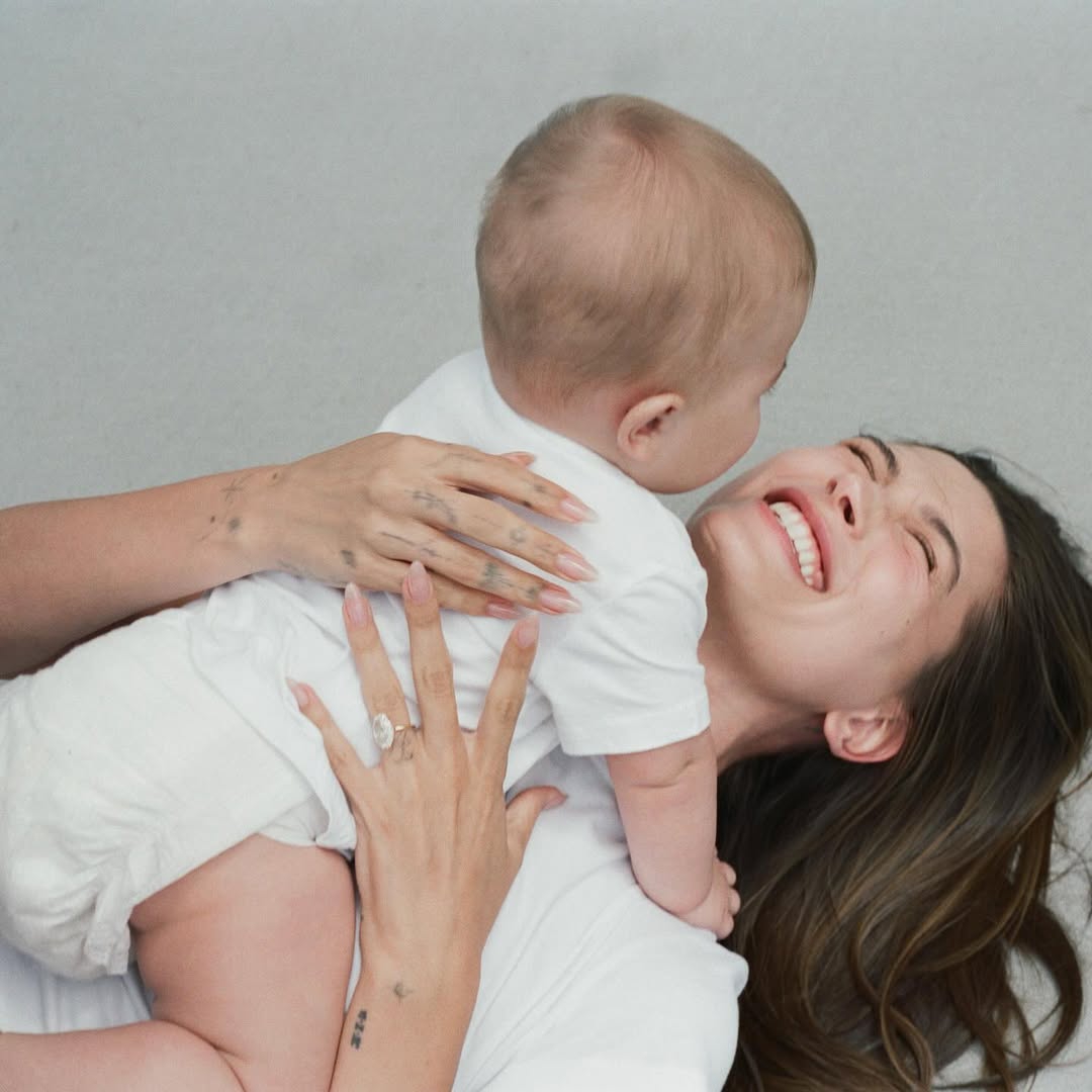 Hailey Bieber mengunggah foto Jack Blues Bieber