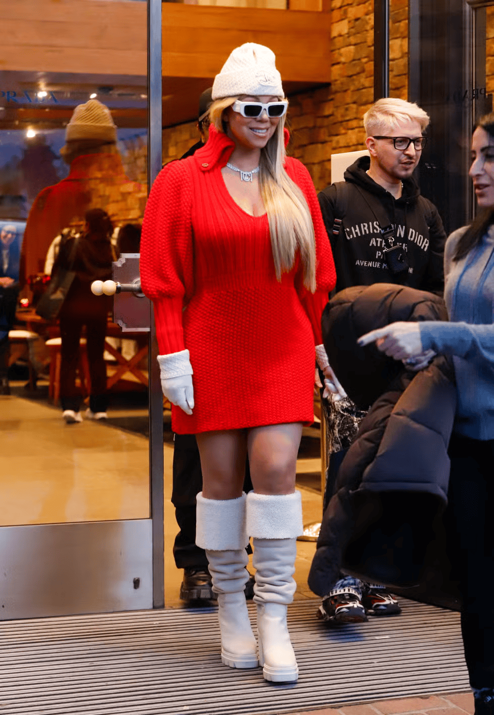 Mariah Carey Bergaya Ala Mrs. Claus untuk Natal