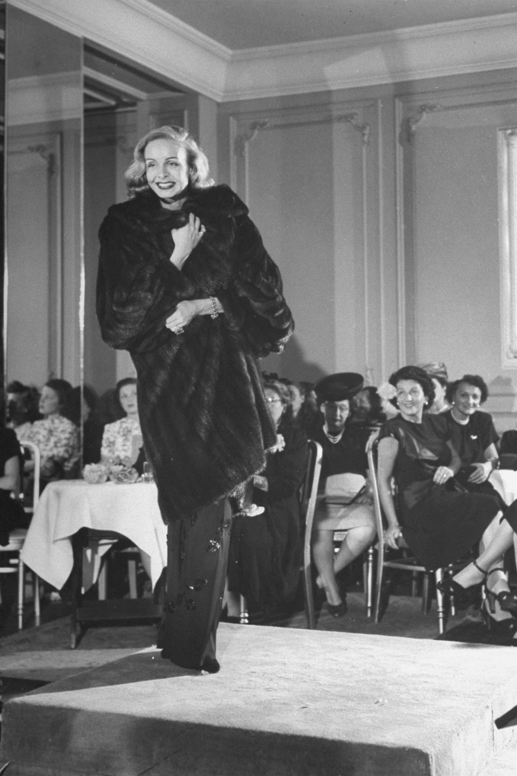 Menyimak Evolusi Fashion Week dalam Berbagai Foto