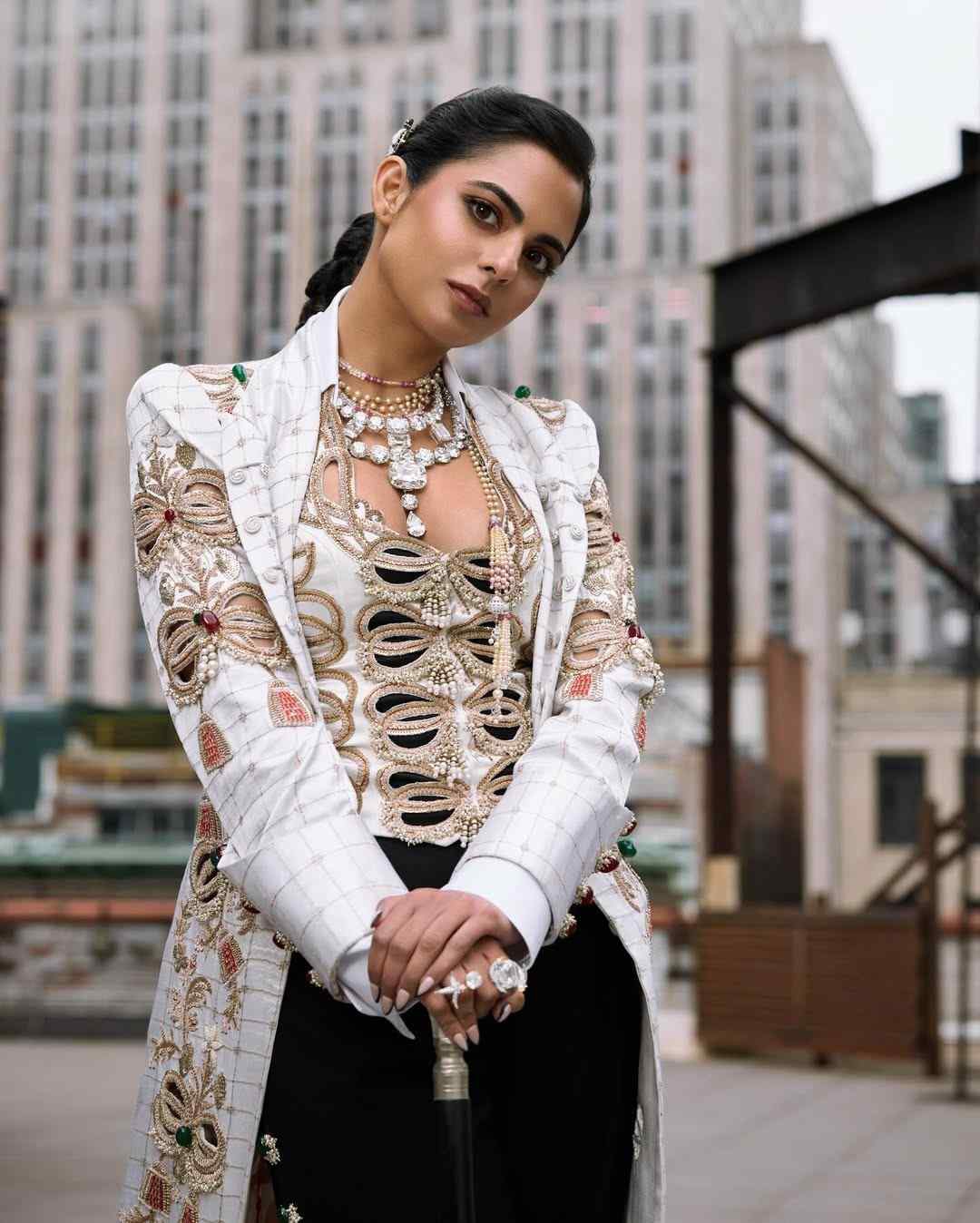 Penampilan Isha Ambani Gemparkan MET Gala 2025 dengan Perhiasan Mewah Mirip Film Ocean’s 8