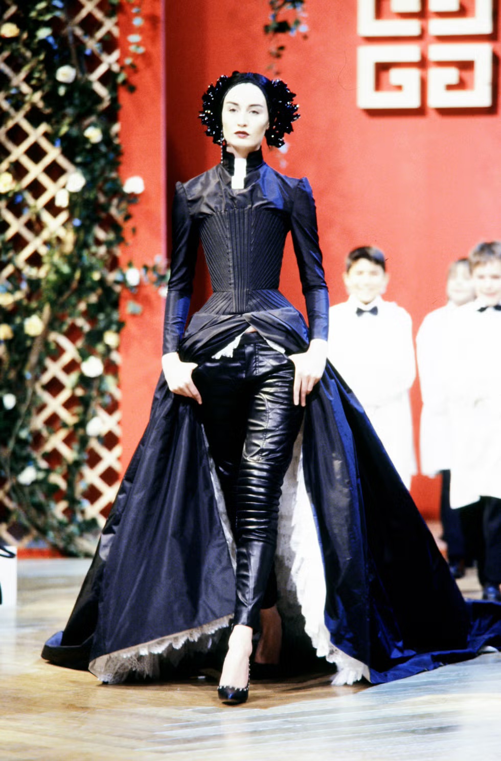 Koleksi Givenchy Spring 1999 Couture