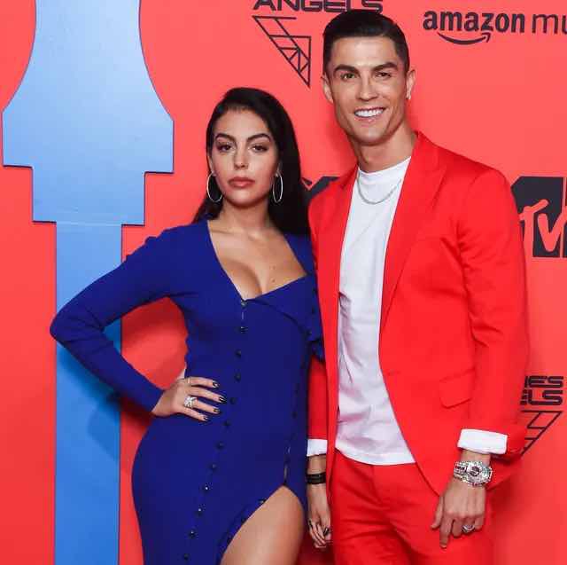 Foto Pertama Bayi Perempuan Cristiano Ronaldo Setelah Kematian Putranya yang Baru Lahir