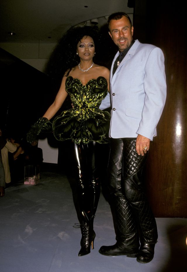 Thierry dan Diana Ross yang mengenakan busana rancangannya di tahun 1993.