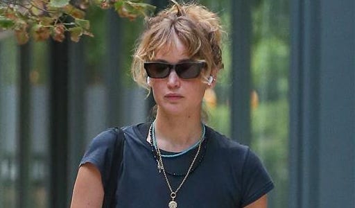 Jennifer Lawrence Buktikan Bahwa Gaya Bisa Berbicara Lebih Lantang daripada Kata-Kata