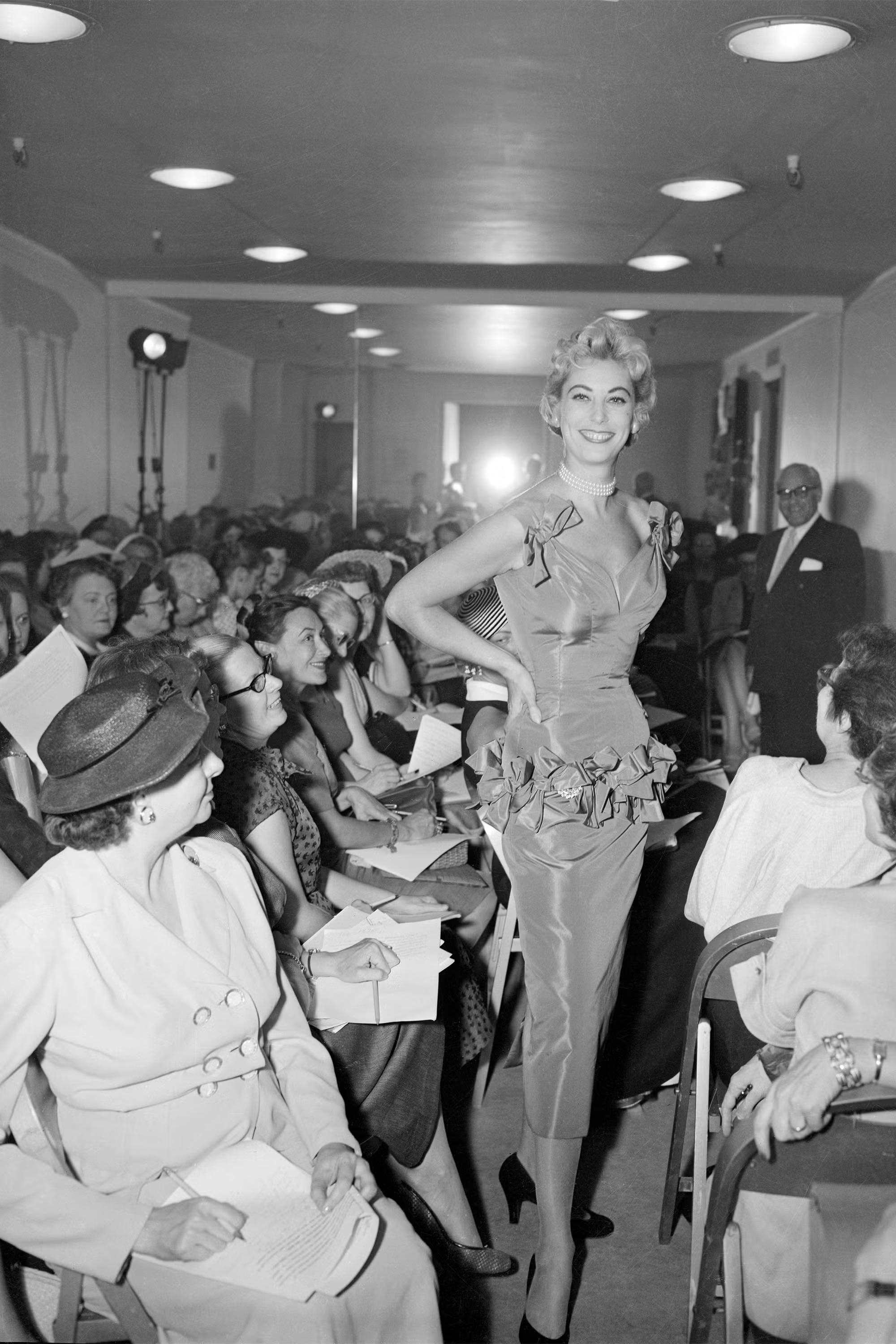 Menyimak Evolusi Fashion Week dalam Berbagai Foto