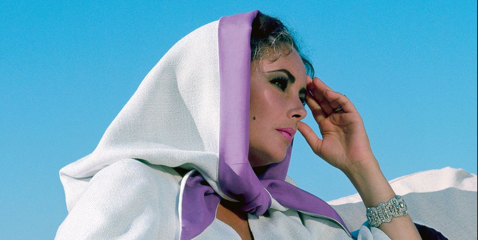 Sekilas Tentang Buku Forever Elizabeth, Sebuah Bentuk Penghargaan Visual untuk Elizabeth Taylor