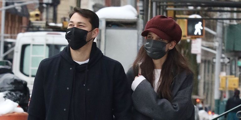 Lihat Pasangan Katie Holmes dan Emilio Vitolo yang Kerap Tampil Senada saat Berjalan-Jalan di Kota New York