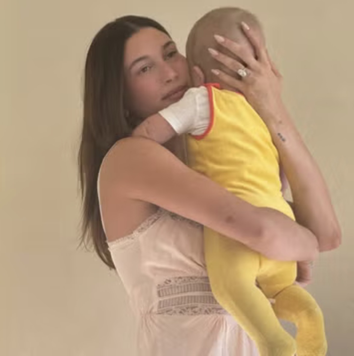 Hailey Bieber Bicara tentang Baby Jack dalam Wawancara Langka dan Mengungkap Ingin Tambah Anak