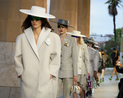 Koleksi Louis Vuitton Cruise 2025 di Barcelona Kembali Membuat Sejarah