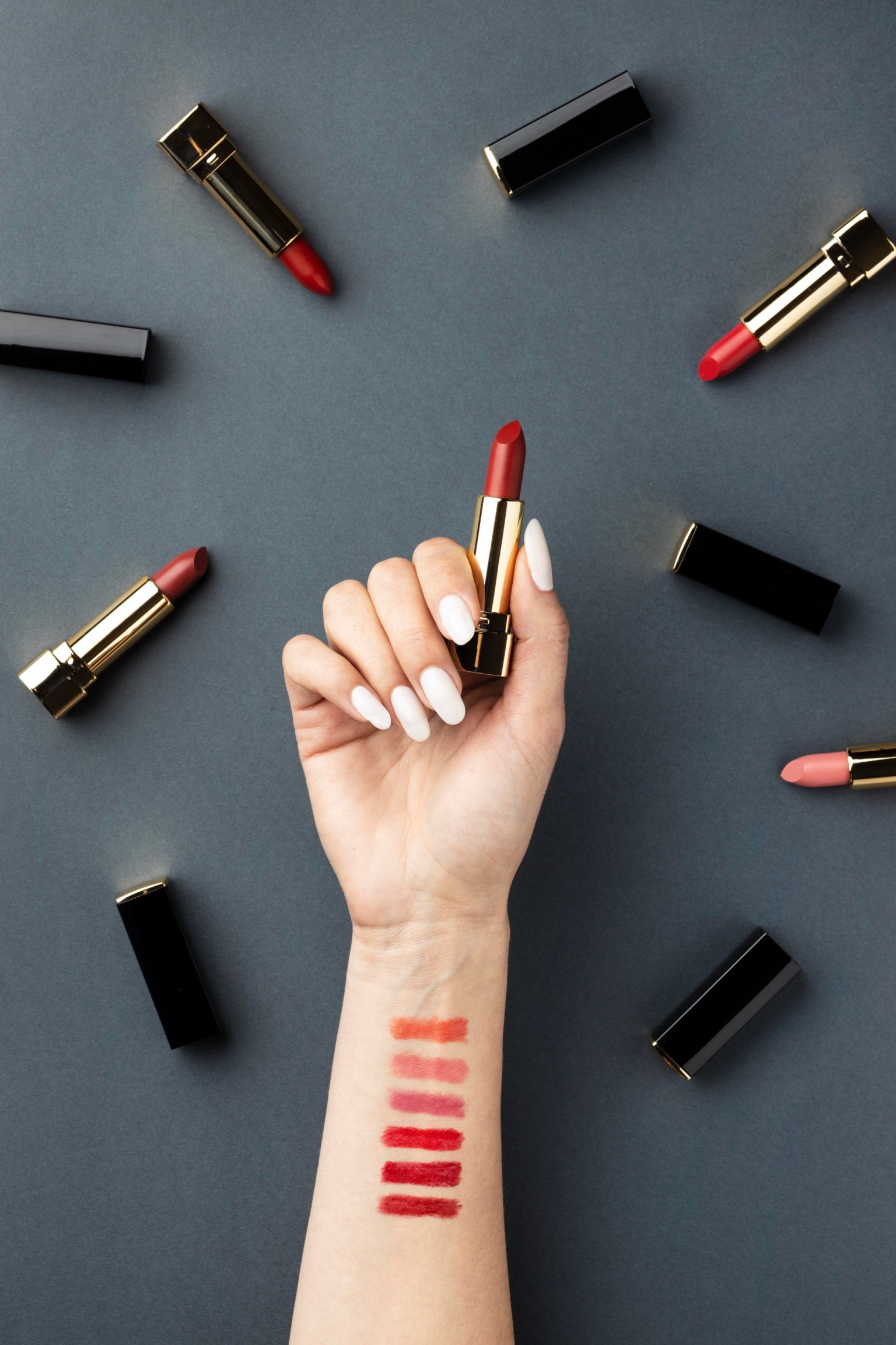 10 Pilihan Warna Lipstik untuk Kulit Sawo Matang Terbaik