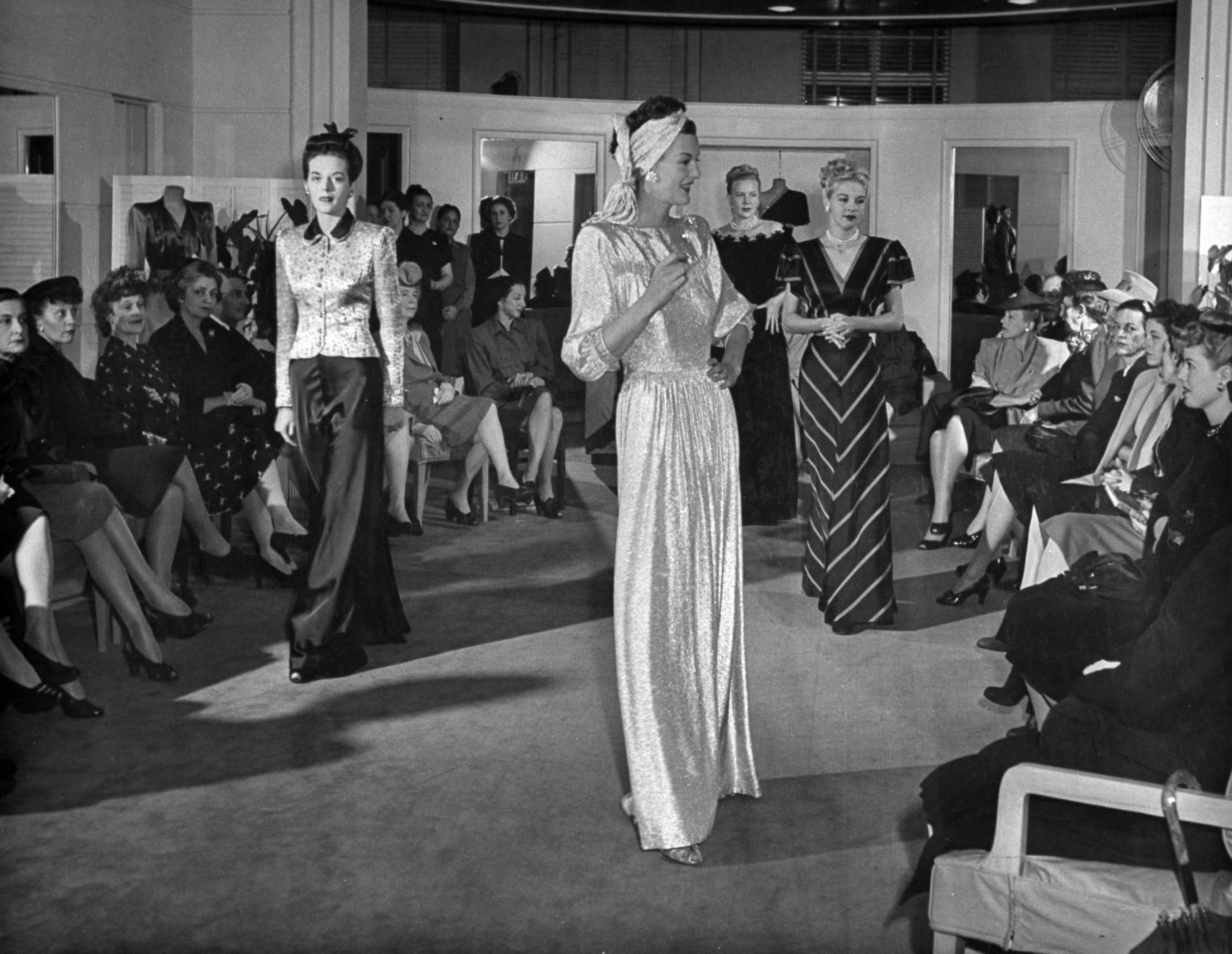 Menyimak Evolusi Fashion Week dalam Berbagai Foto