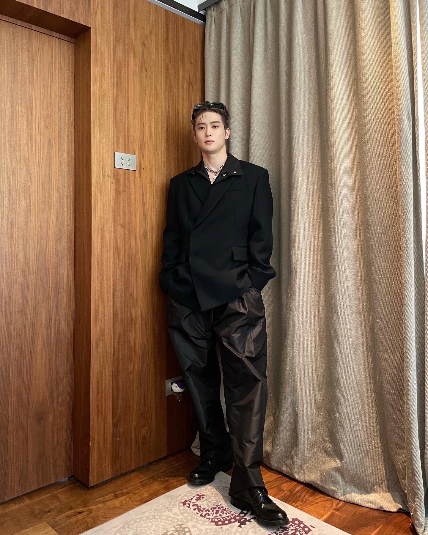 Melihat Fashion Jaehyun NCT di Spring/Summer Menswear 2023 untuk Prada