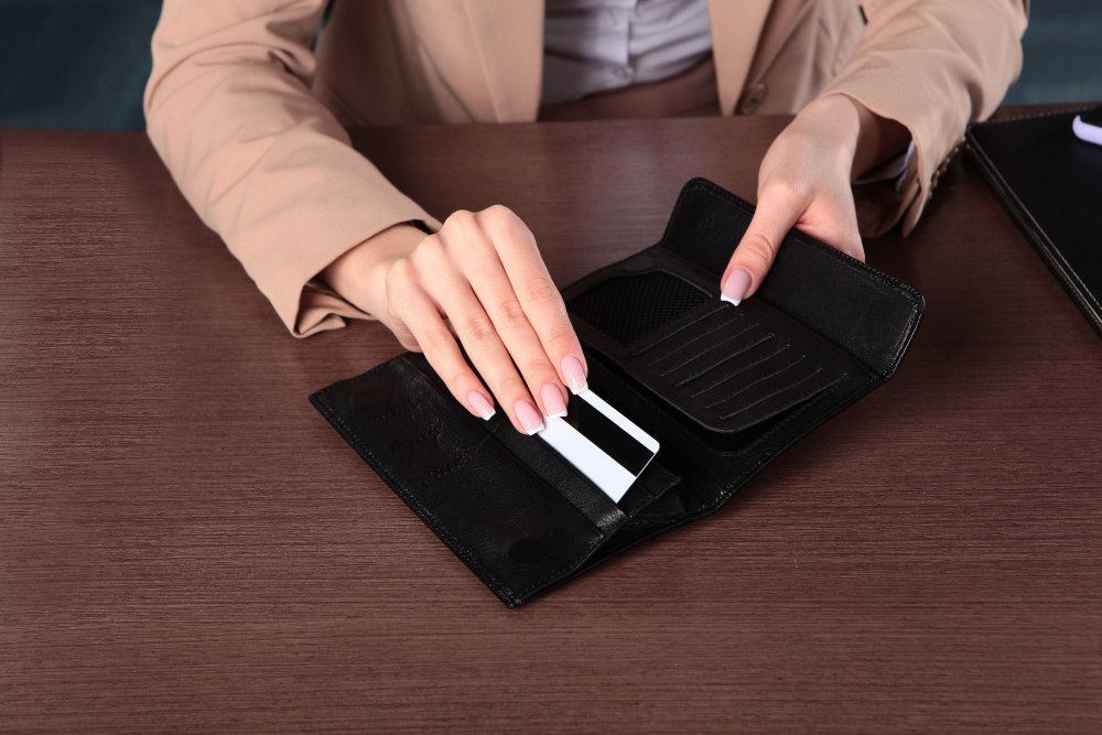 3 Kartu Di Dompet yang Wajib Anda Miliki untuk Mempermudah Segala Aktivitas