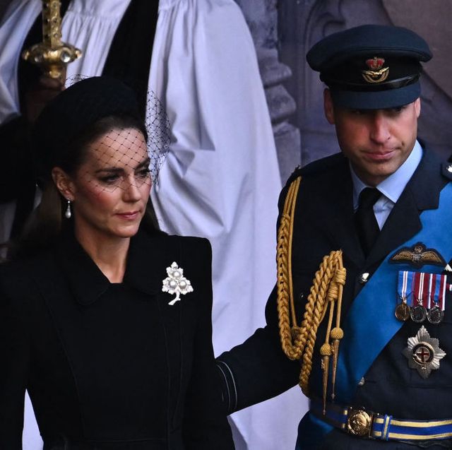 Ode untuk Ratu Elizabeth dan Mendiang Putri Diana pada Tampilan Catherine, Princess of Wales