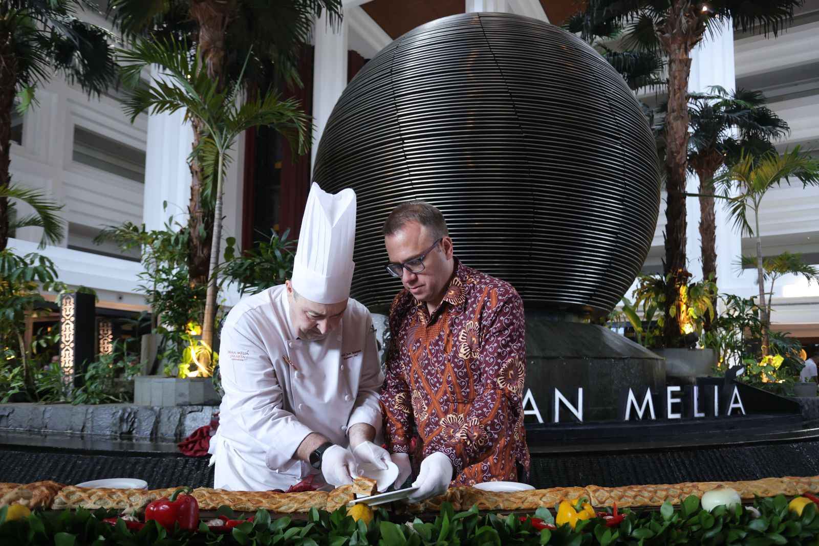 Selebrasi Gran Meli&aacute; Jakarta Raih Rekor MURI Lewat Beef Rendang Wellington