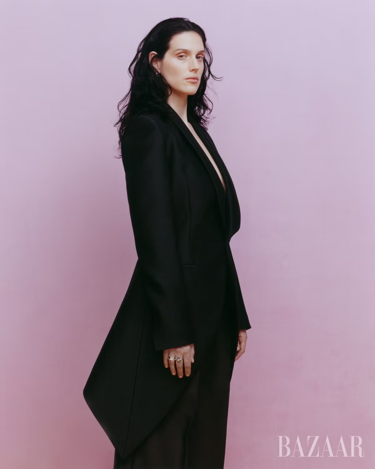 Eva Victor sebagai Harper's Bazaar Ikon 2025