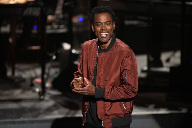 Chris Rock Mendapatkan Tepuk Tangan yang Meriah di Acara Komedi Pertamanya Setelah Tamparan di Oscars