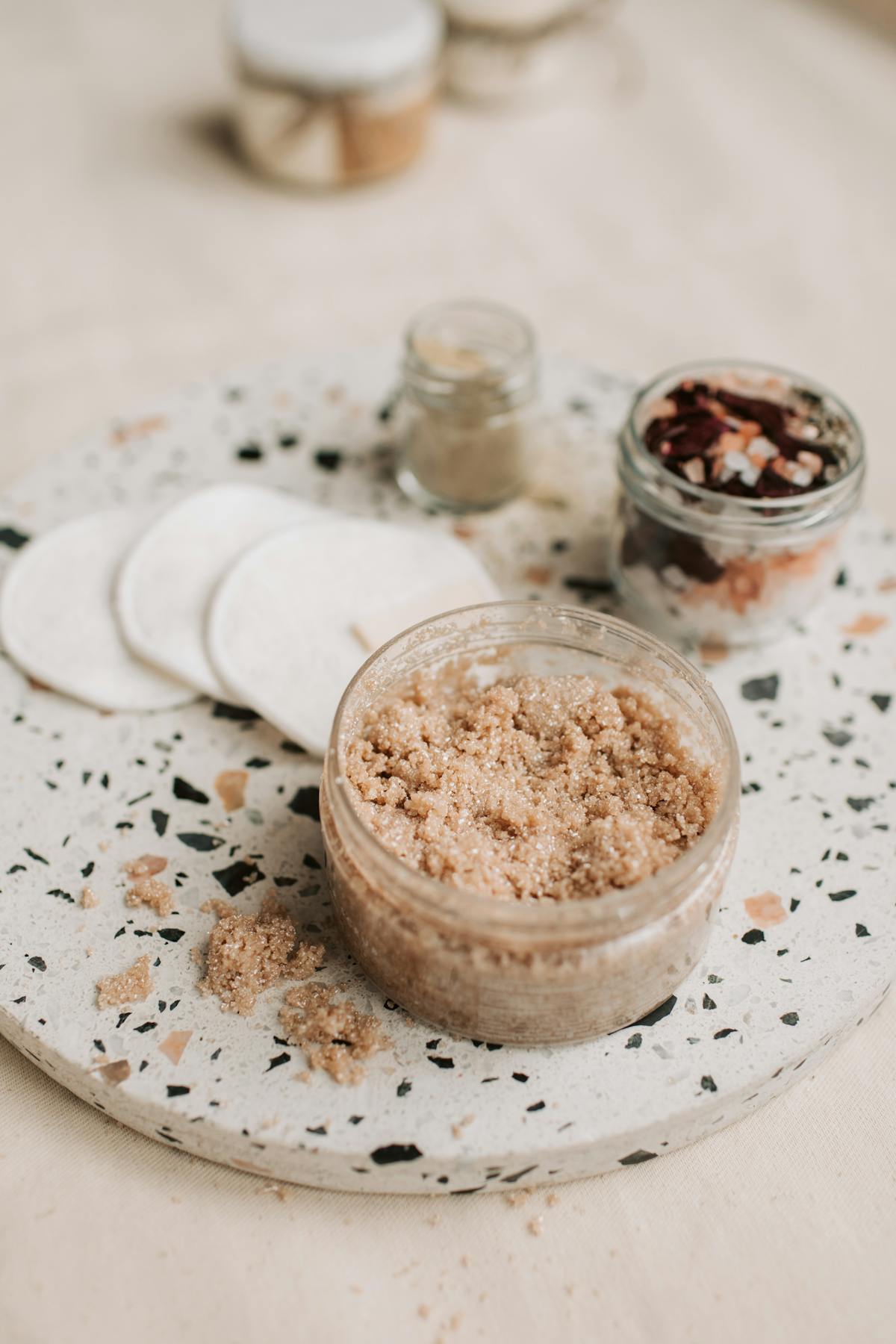 BODY SCRUB ALAMI UNTUK CIPTAKAN KULIT HALUS DAN MULUS 