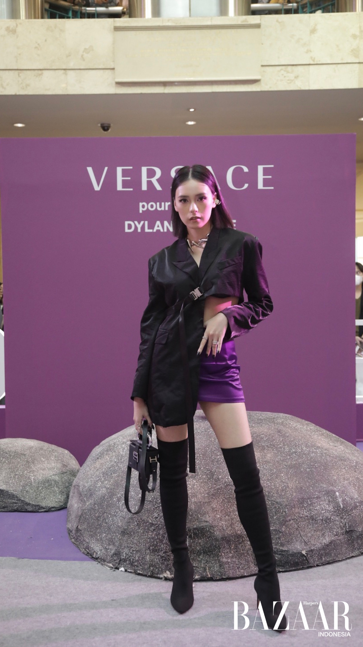 Tamara Dai di Versace Dylan Purple Plaza Senayan