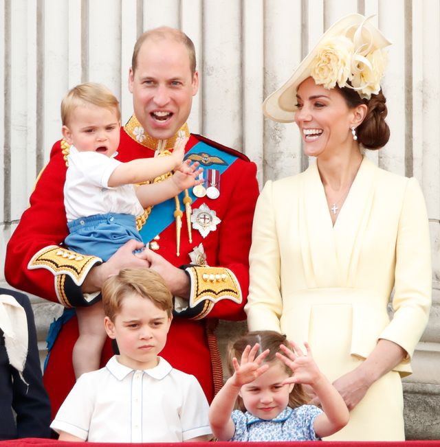 Pangeran WIlliam dan Duchess Kate bersama ketiga anaknya, Pangeran George, Putri Charlotte, dan Pangeran Louis.