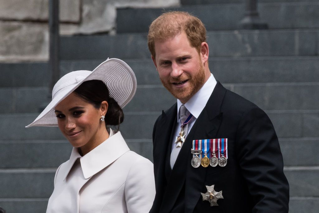 Pangeran Harry dan Meghan Belum Diundang ke Penobatan Raja Charles