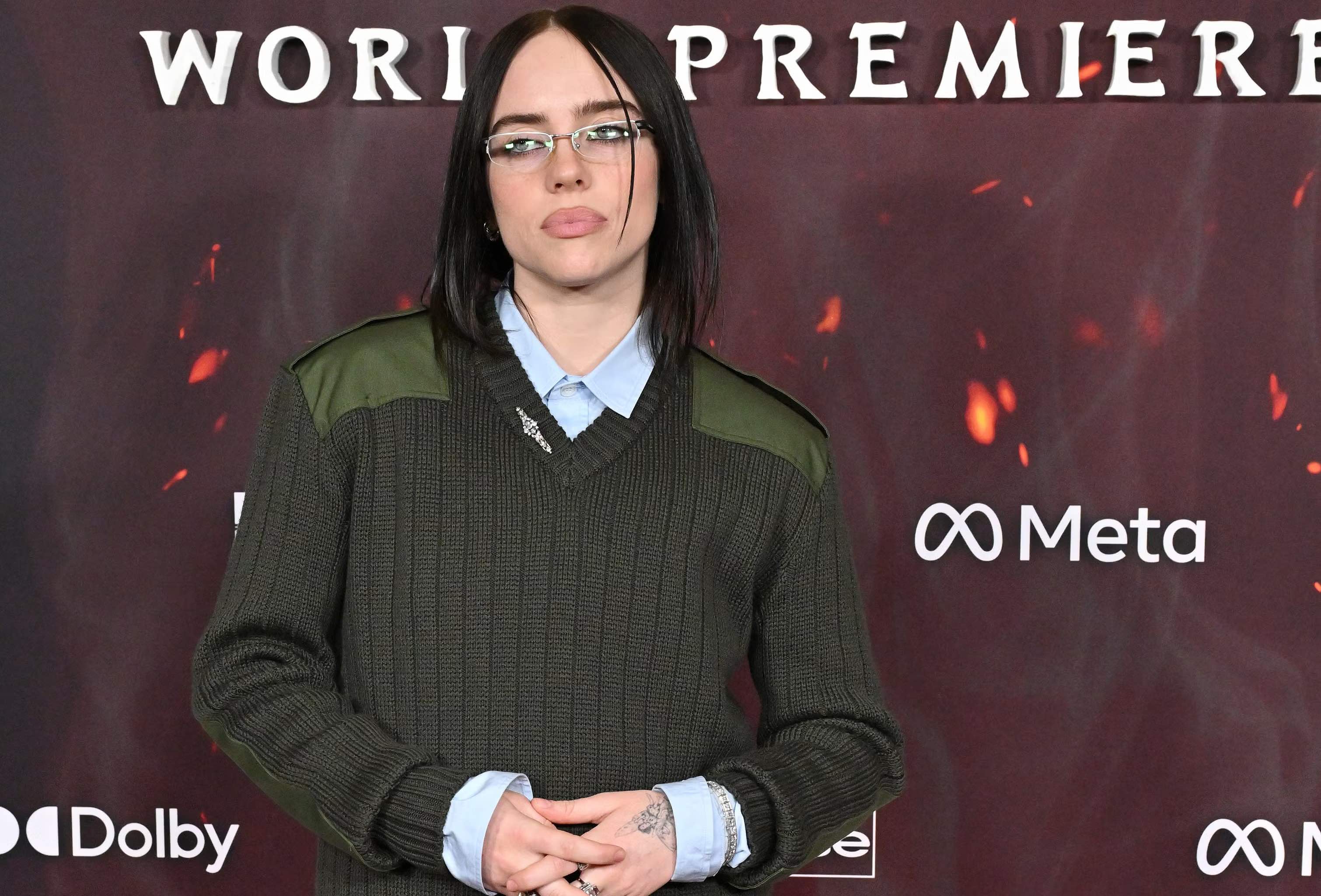 Billie Eilish Memotong Rambutnya dan Menampilkan Model Bob Hitam di Red Carpet
