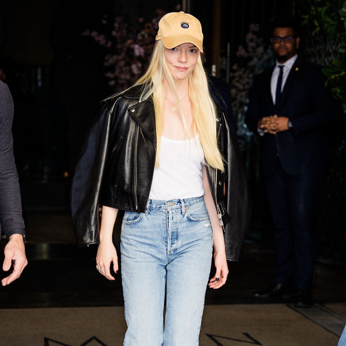 Eksplorasi Street Style Anya Taylor-Joy Saat Perayaan Ulang Tahunnya