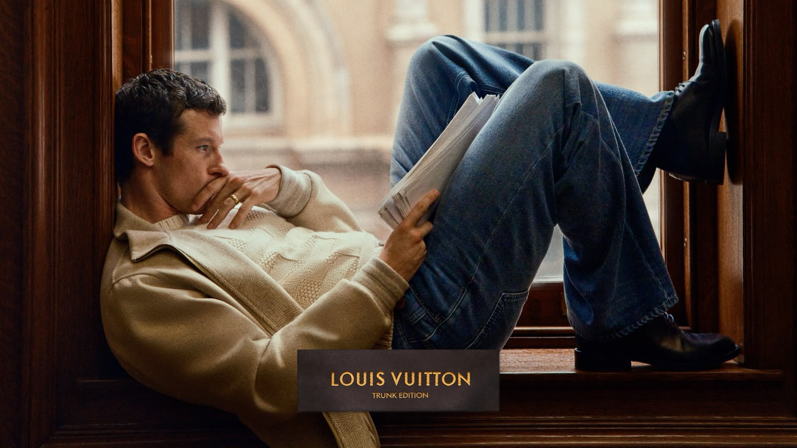 Callum Turner Bintangi Louis Vuitton Men&rsquo;s Trunk Campaign Spring/Summer 2027