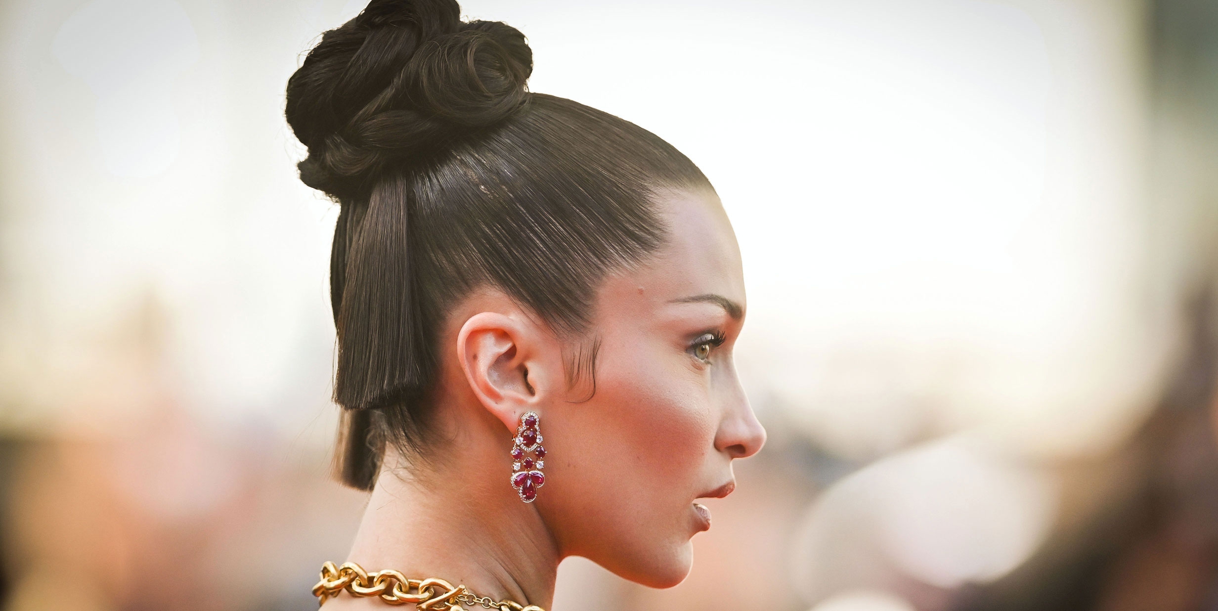 Bella Hadid Menunjukkan Sisi Sensitifnya di Media Sosial