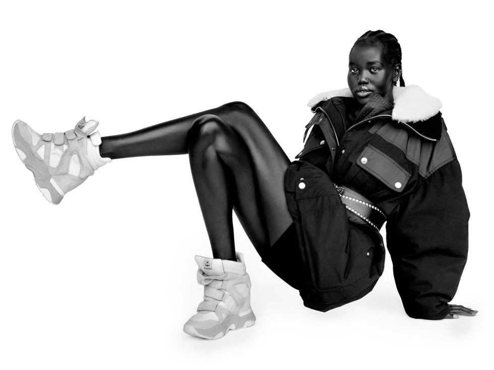 Isabel Marant Kembali Merilis Sepatu Wedge Sneaker Ikonisnya!