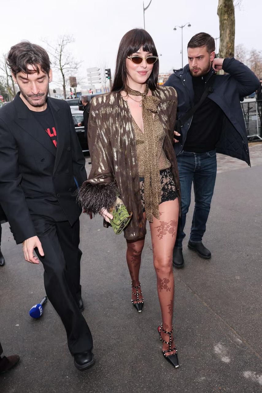 Tampil memukau dengan detail gold nya