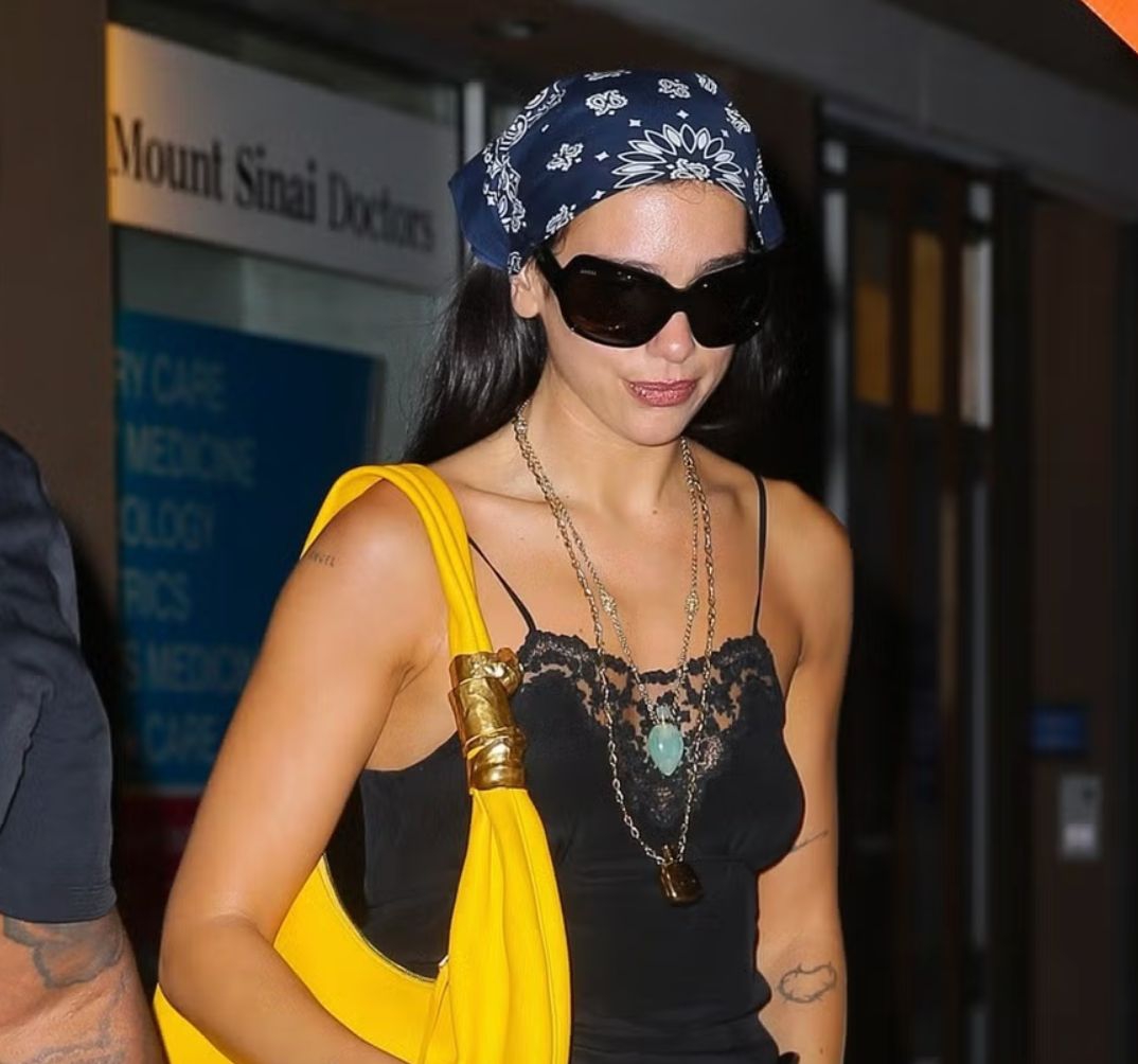 Dua Lipa Tampil dengan Gaya Boho Biker & Bandana Andalannya