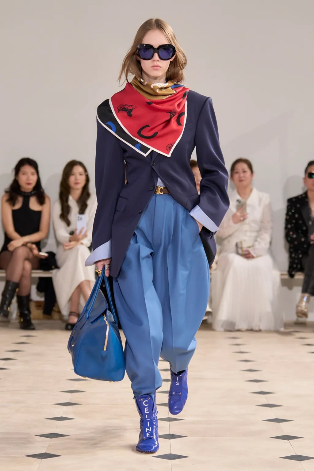 Debut Michael Rider di Celine Tampilkan Wajah Baru Phantom Bag untuk Spring 2026